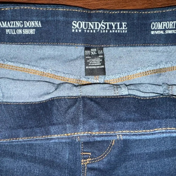 Women's Denim Jean Shorts - Picture 3 of 3